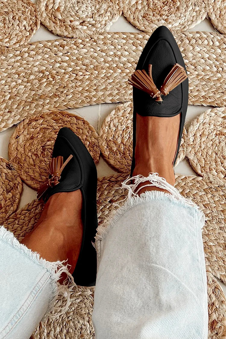 Spitz zulaufende Loafer mit Quaste