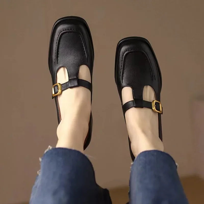 Ysolenne – T-Riemchenschuhe mit Vintage-Eleganz