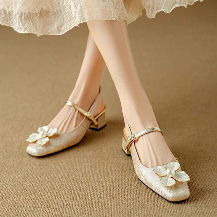 Eloise – Eleganter Damenschuh mit Blumendetail