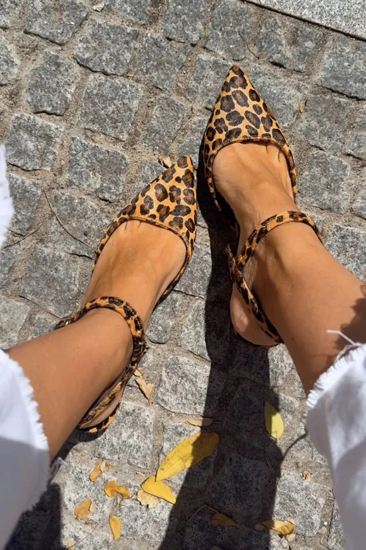 Elegante Sandalen mit Metallriemen