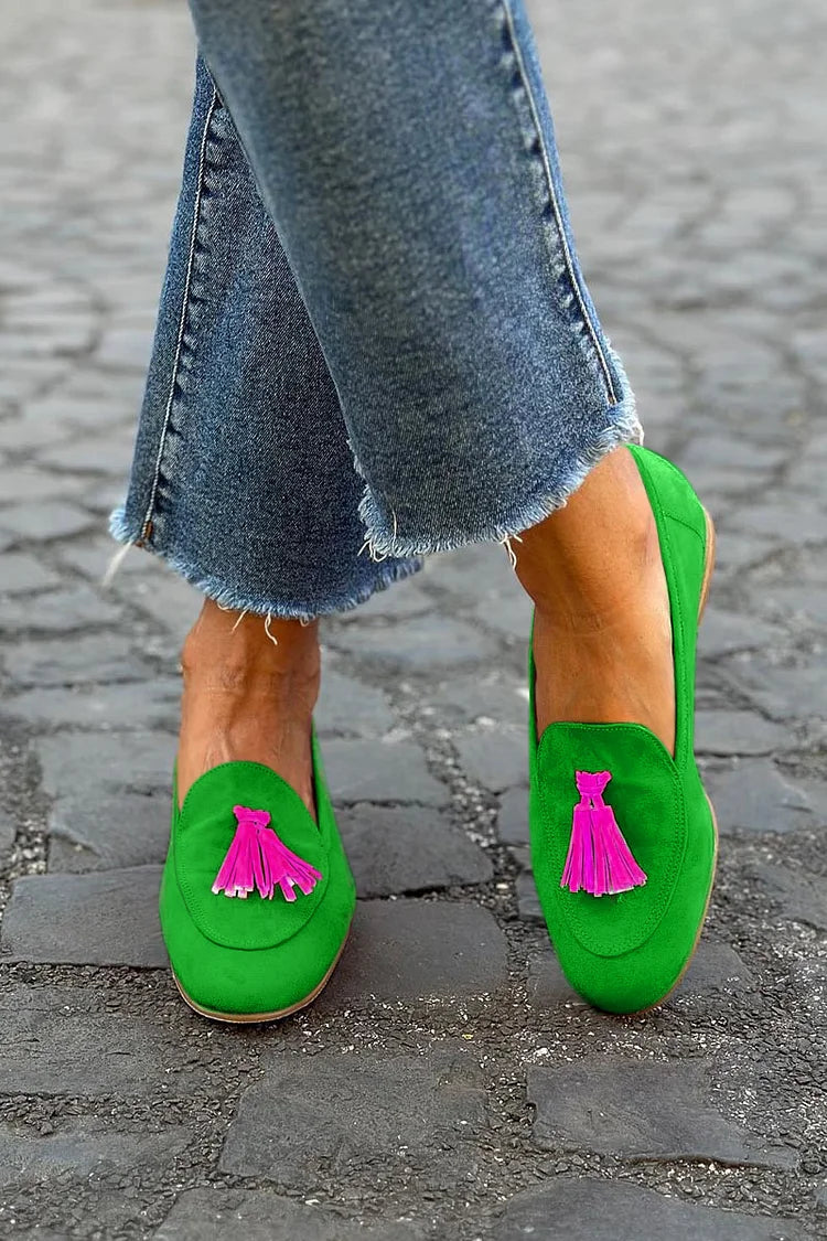 Grüner Loafer mit fuchsiafarbener Quaste