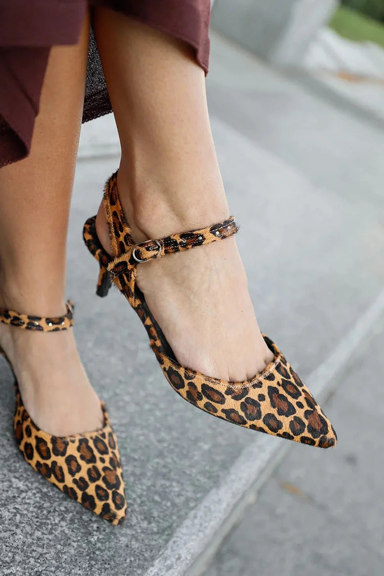Elegante Sandalen mit Metallriemen