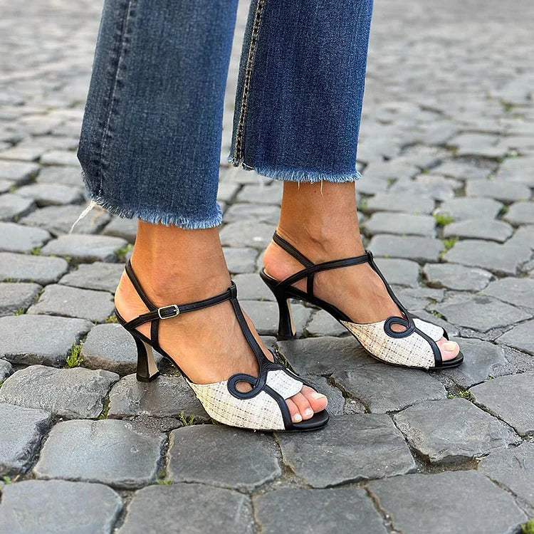 Schuhe im Animal-Print mit roten Details