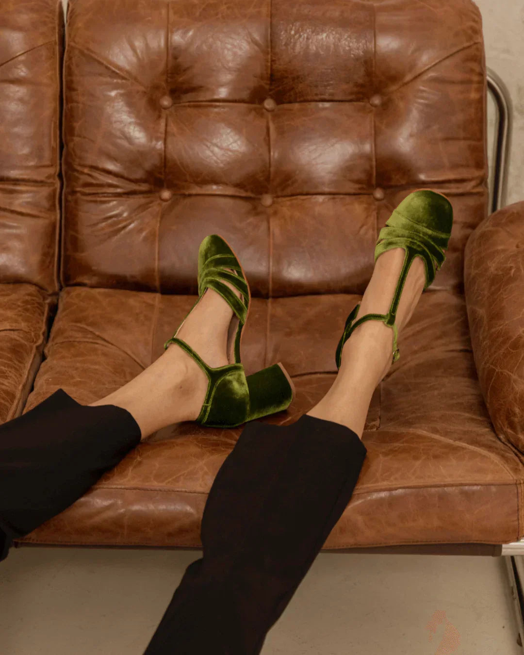 Geflochtene Sandalen mit breitem Absatz