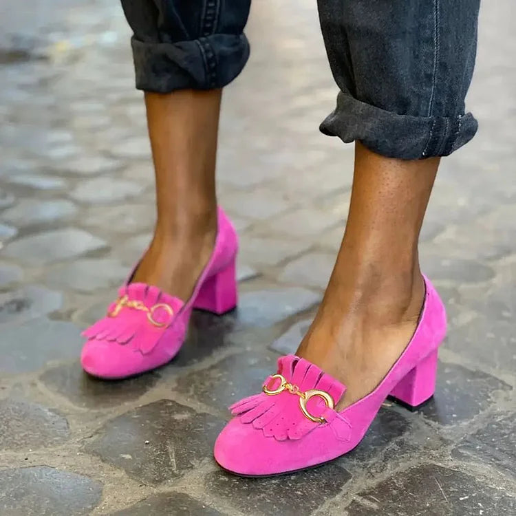 Pumps mit Fransen und goldener Schnalle