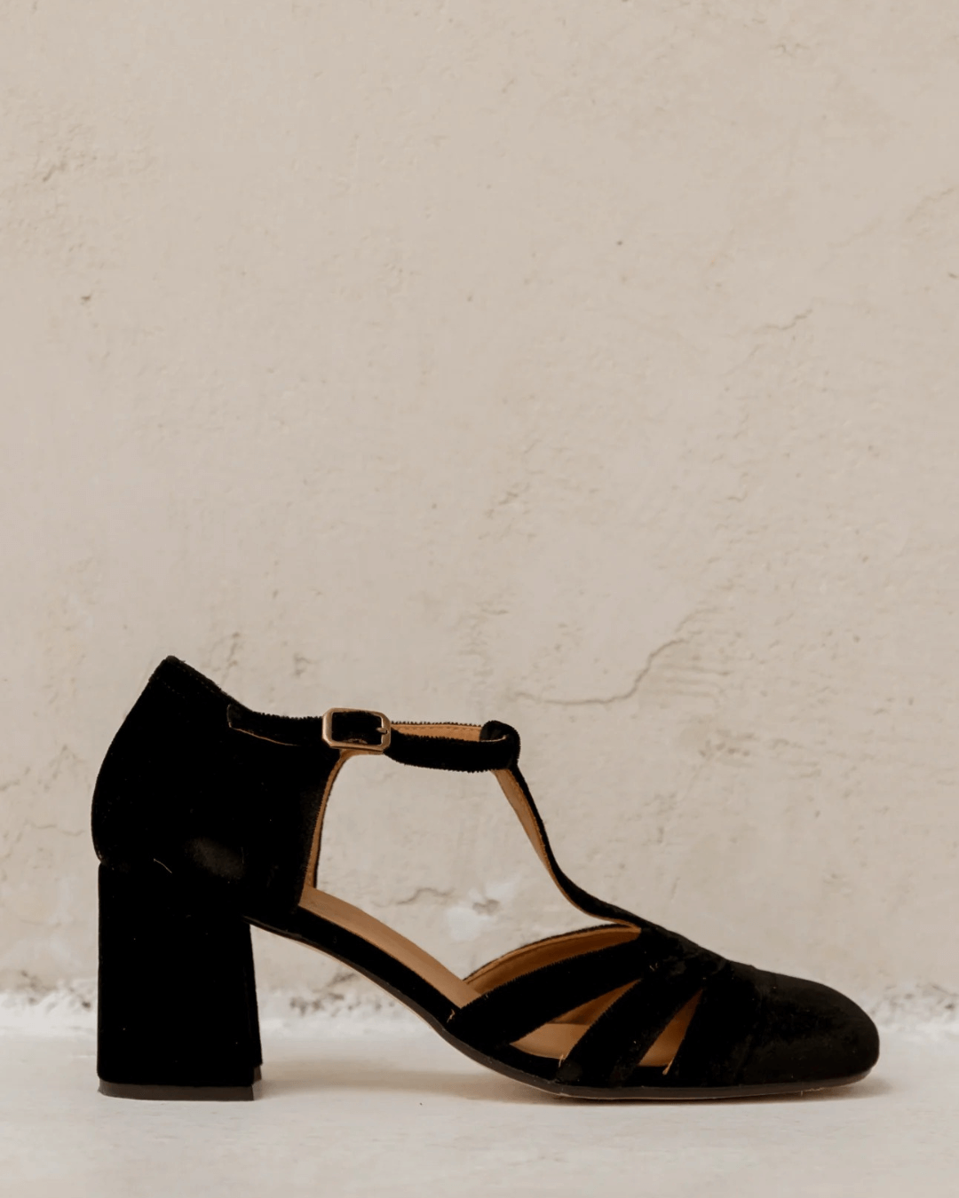 Geflochtene Sandalen mit breitem Absatz