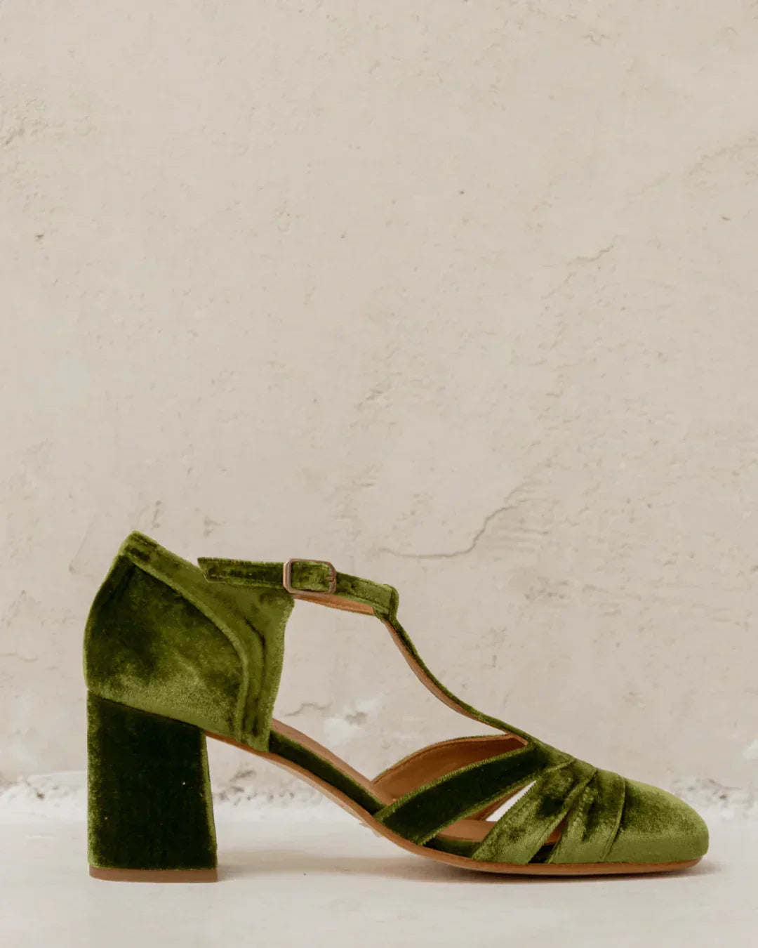 Geflochtene Sandalen mit breitem Absatz