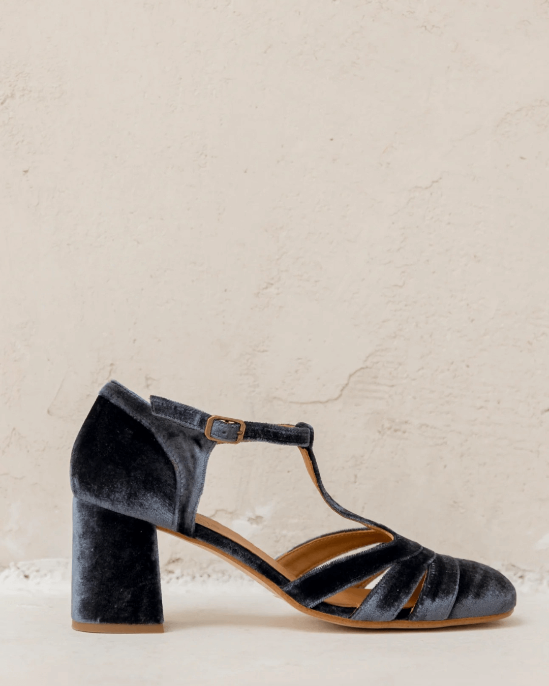 Geflochtene Sandalen mit breitem Absatz