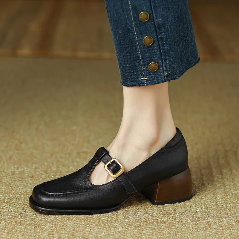 Ysolenne – T-Riemchenschuhe mit Vintage-Eleganz