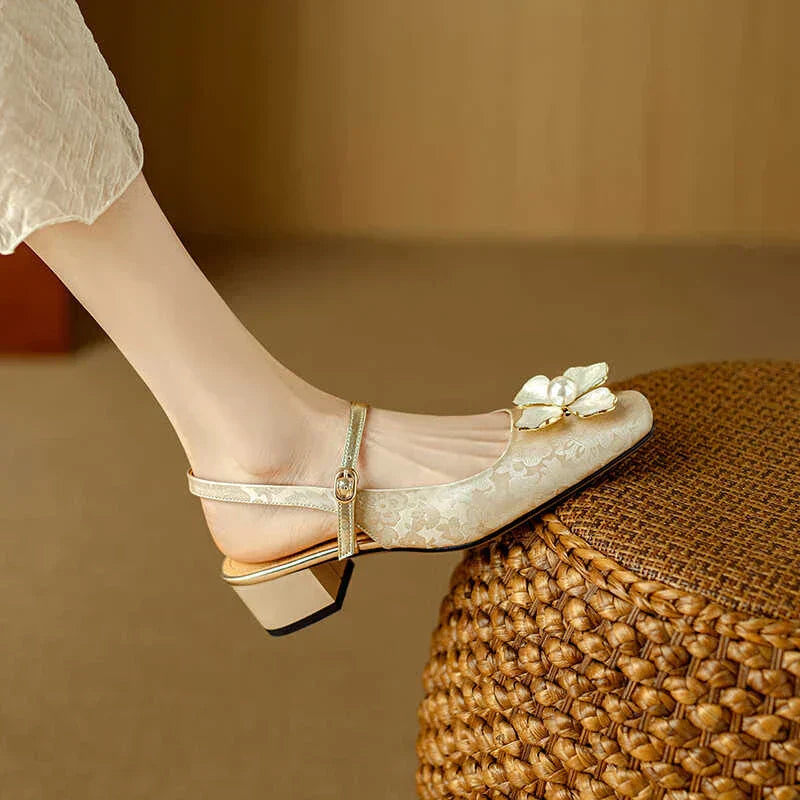 Eloise – Eleganter Damenschuh mit Blumendetail