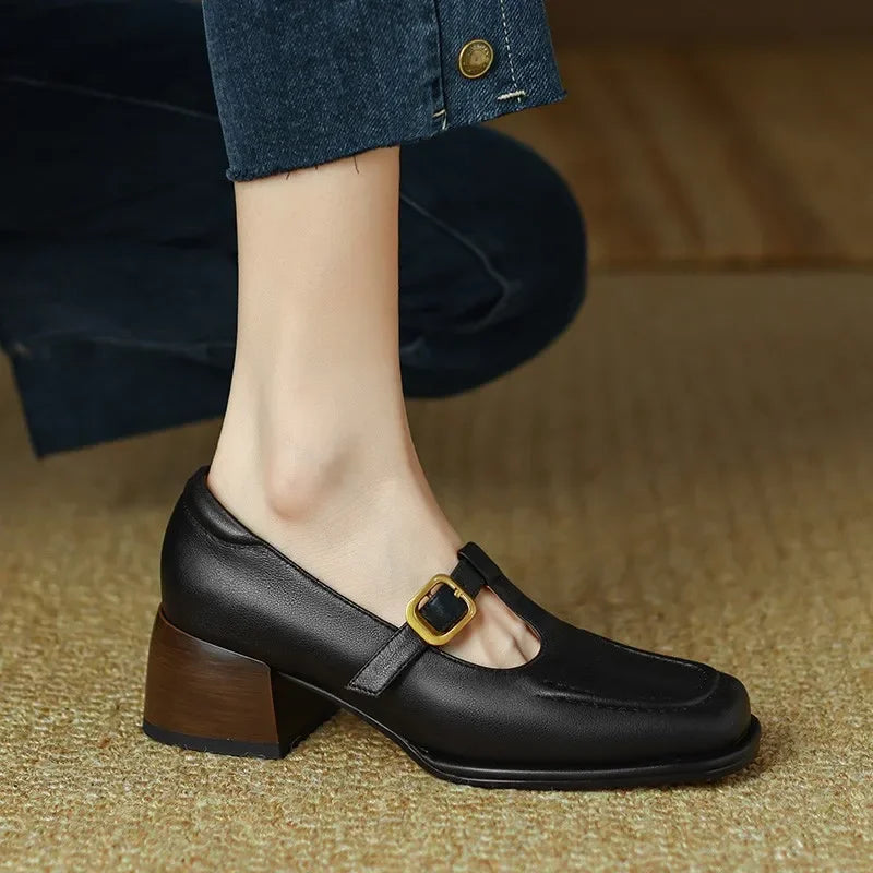 Ysolenne – T-Riemchenschuhe mit Vintage-Eleganz