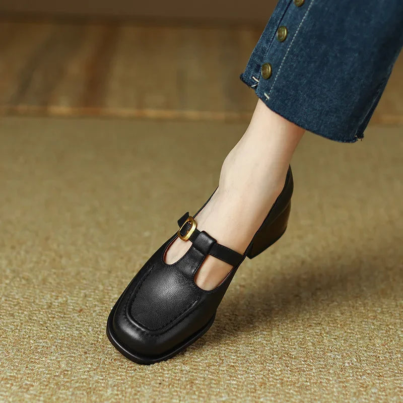 Ysolenne – T-Riemchenschuhe mit Vintage-Eleganz