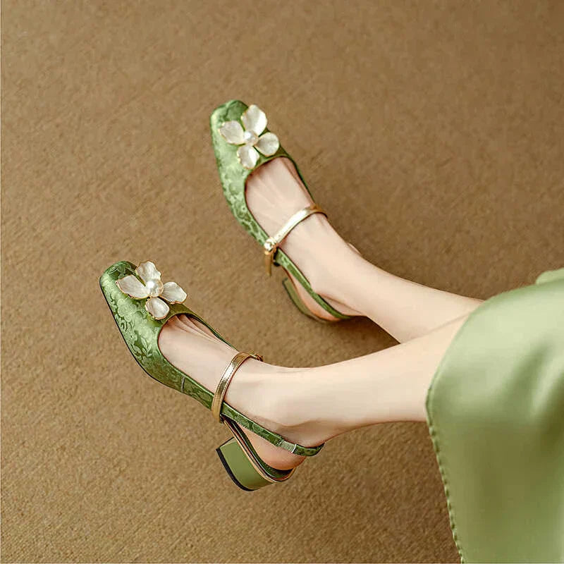 Eloise – Eleganter Damenschuh mit Blumendetail