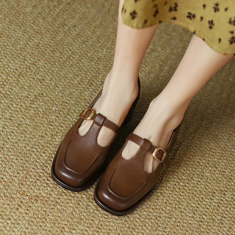 Ysolenne – T-Riemchenschuhe mit Vintage-Eleganz
