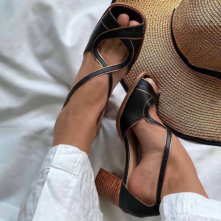 Spitze Pumps mit doppeltem Riemchen