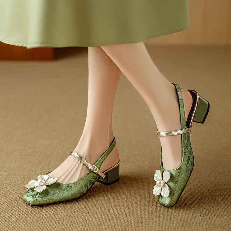 Eloise – Eleganter Damenschuh mit Blumendetail