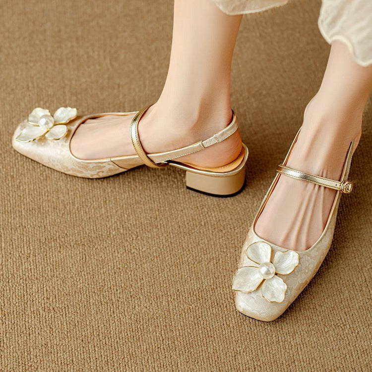 Eloise – Eleganter Damenschuh mit Blumendetail