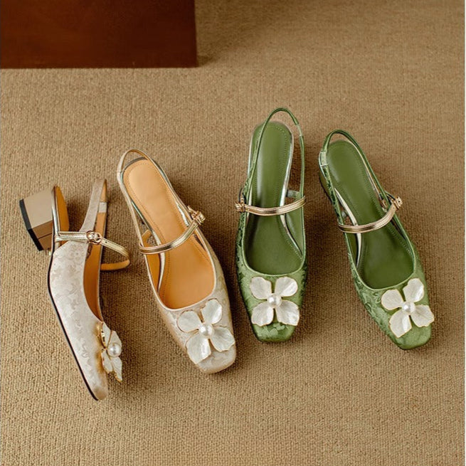 Eloise – Eleganter Damenschuh mit Blumendetail